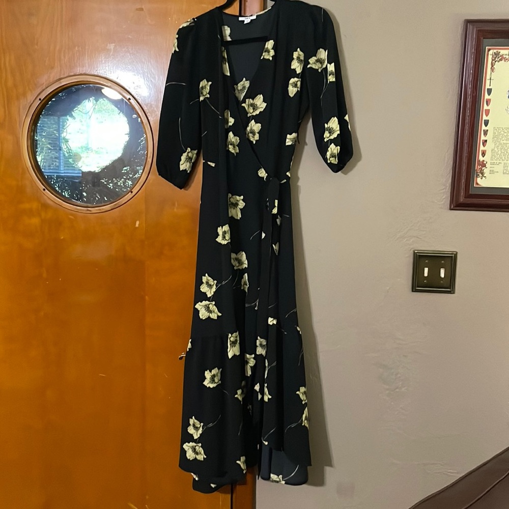 Wrap dress with bottom ruffle